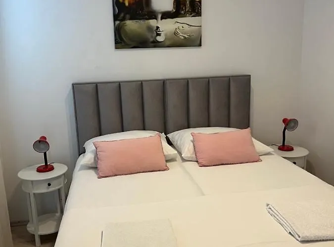 Luxury Apartment *