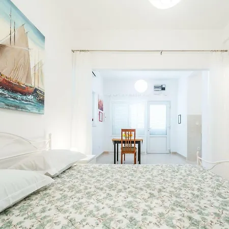 Luxury Apartment *